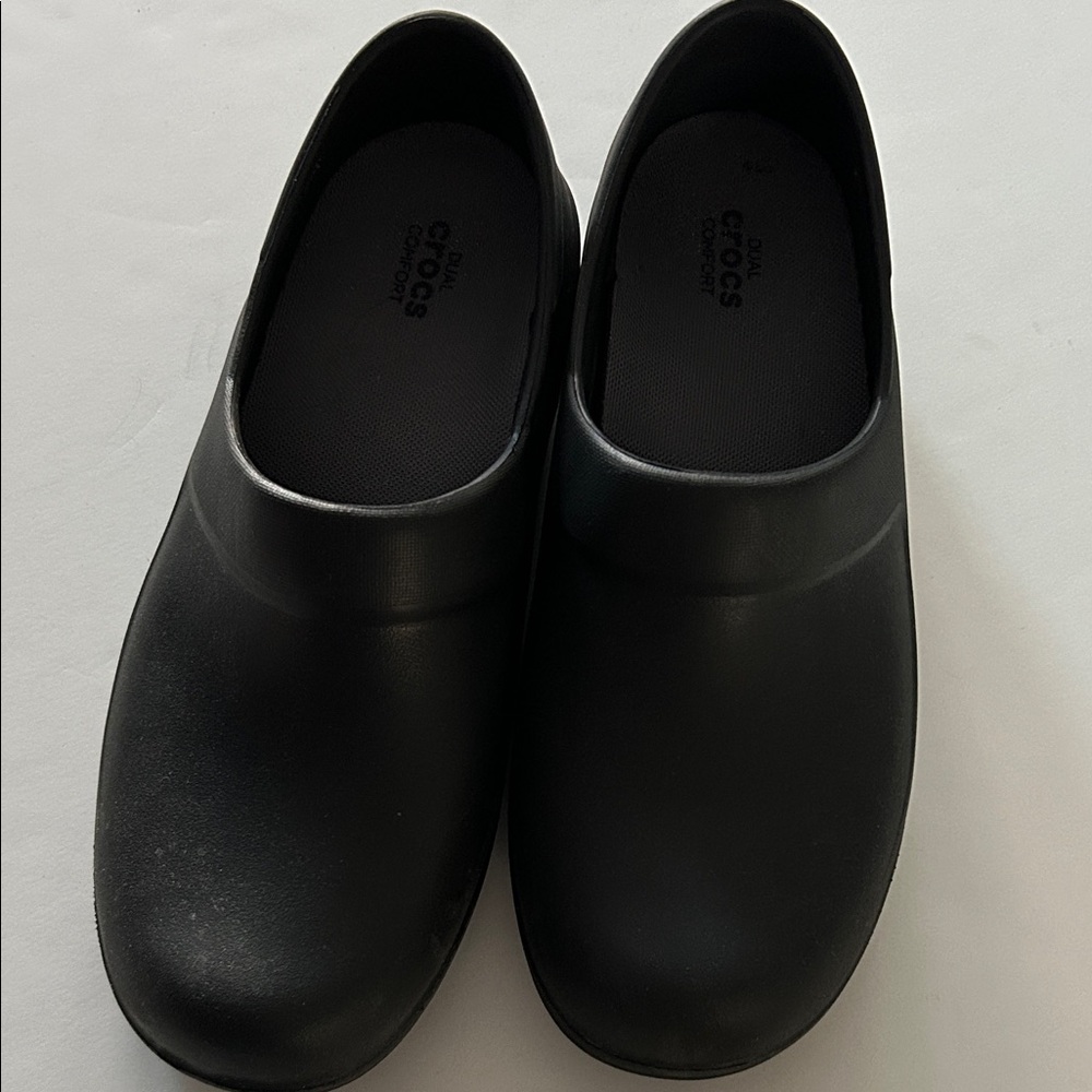 CROCS Classic Black Slip-On Clogs